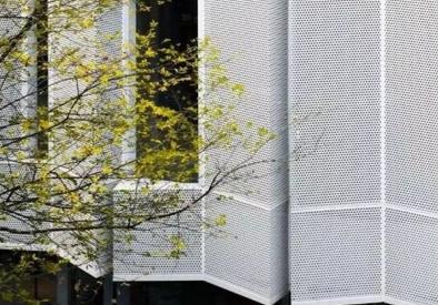 穿孔吸音鋁蜂窩板，裝飾“實(shí)力派”